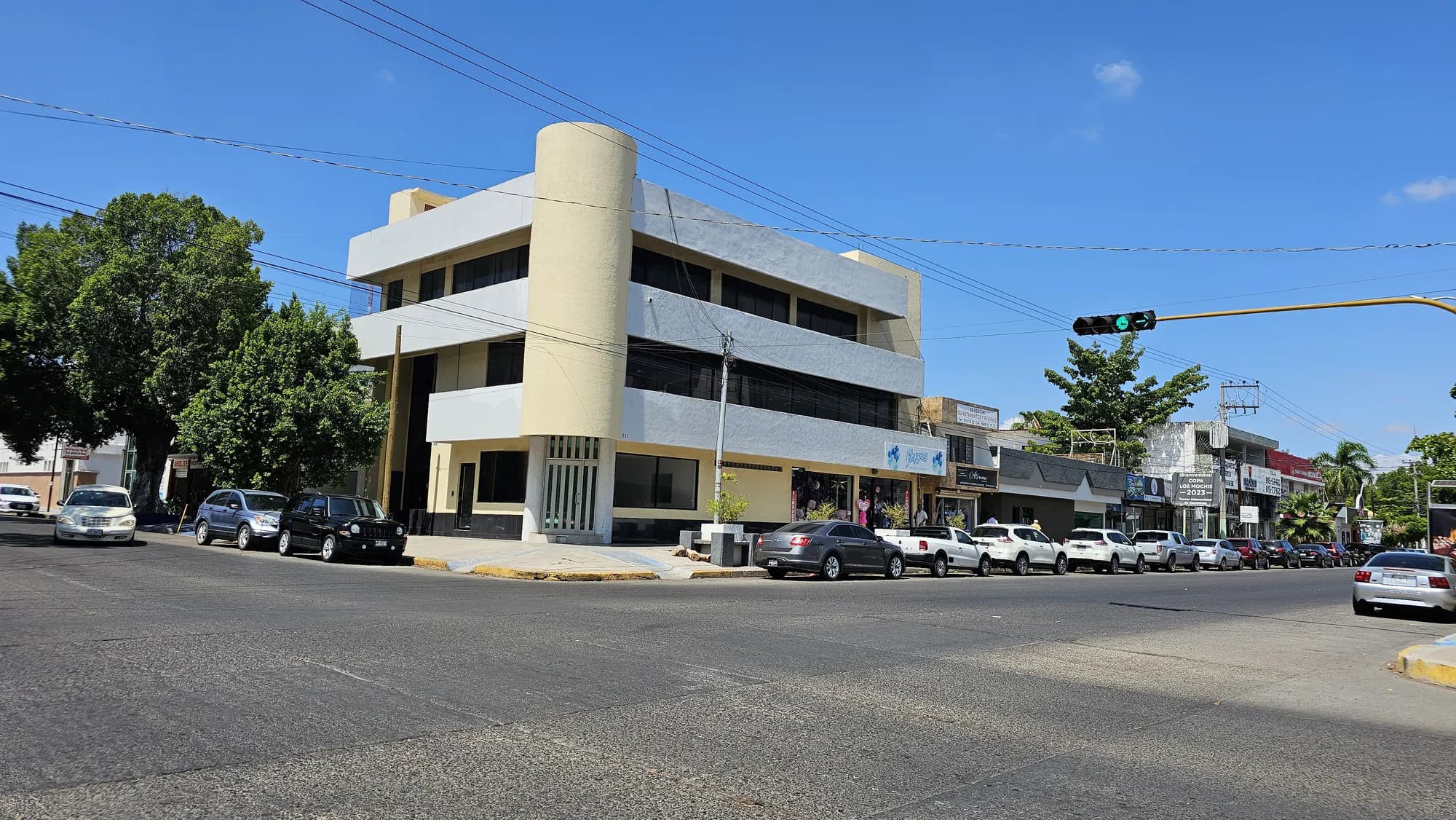 OPORTUNIDAD DE INVERSIÓN EDIFICIO DE LOCALES Y OFICINAS EN VENTA ZONA CENTRO LOS MOCHIS SIN $5'750,000